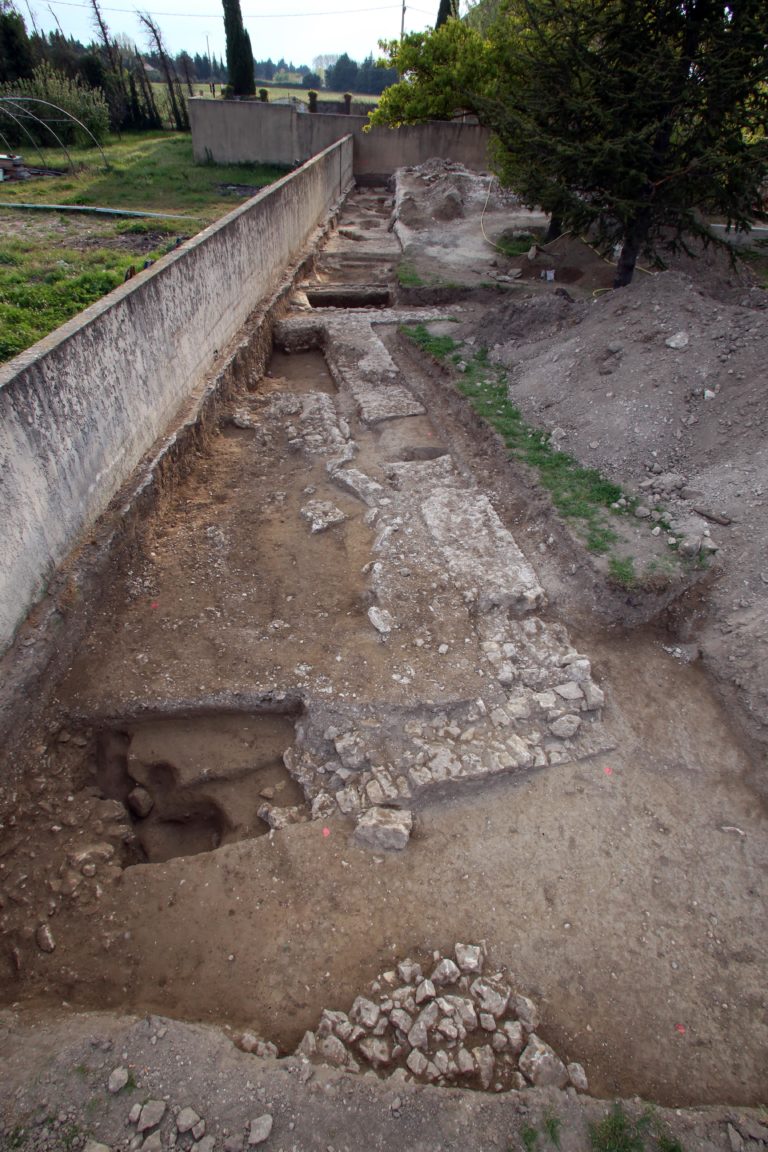 les fondations du bâtiment voute et en arrière plan