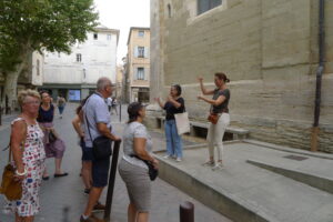 Visite de la collégiale en langue des signes française (c) Direction du Patrimoine - Ville de L'Isle-sur-la-Sorgue